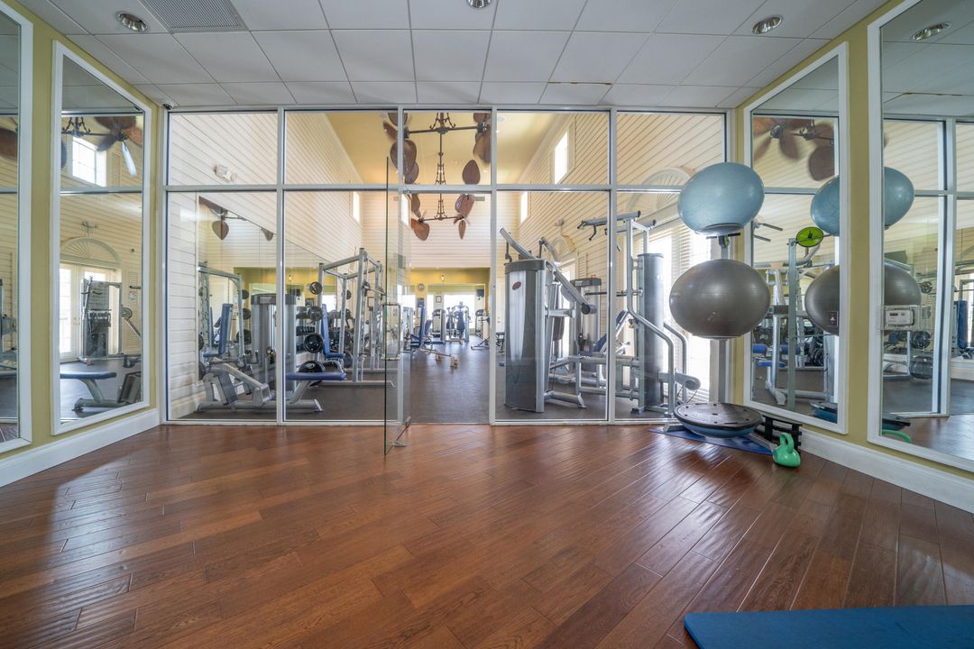 For Rent: $3,200 (2 beds, 2 baths, 1036 Square Feet)