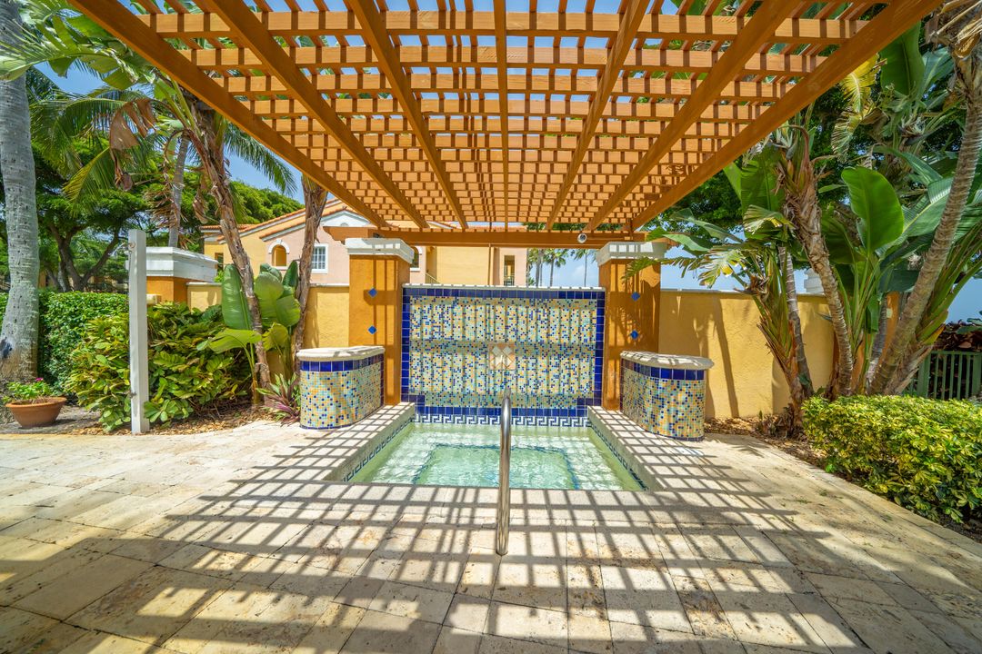 For Rent: $3,200 (2 beds, 2 baths, 1036 Square Feet)