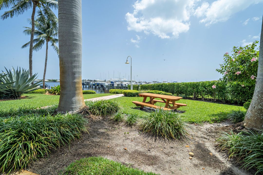 For Rent: $3,200 (2 beds, 2 baths, 1036 Square Feet)