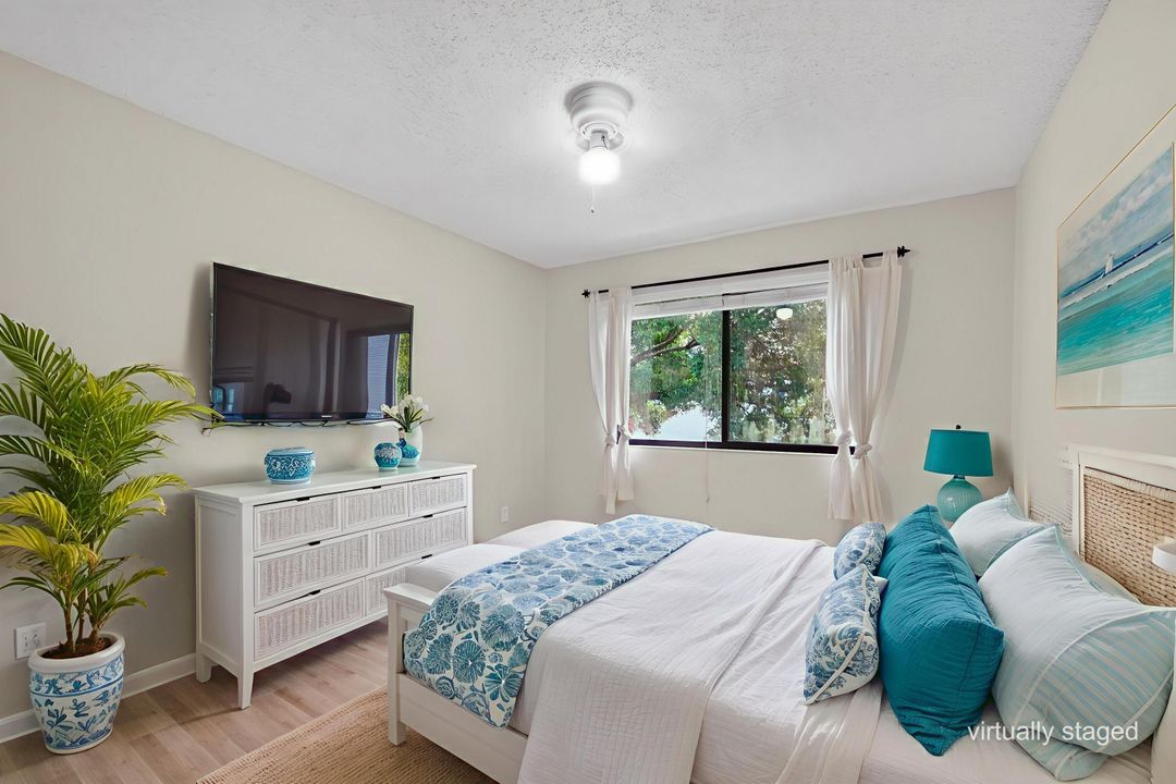 For Sale: $230,000 (2 beds, 2 baths, 986 Square Feet)