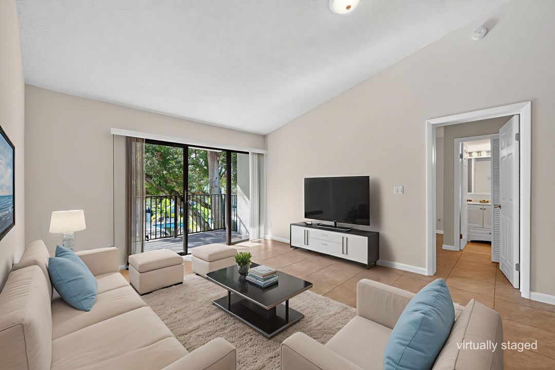 For Sale: $230,000 (2 beds, 2 baths, 986 Square Feet)