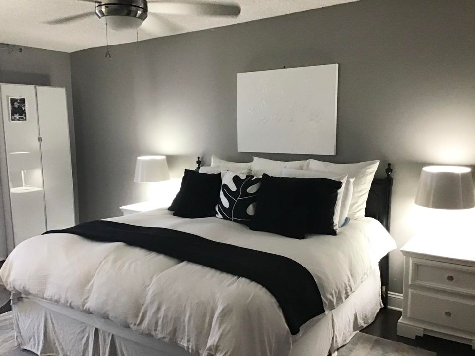 For Sale: $140,000 (1 beds, 1 baths, 1010 Square Feet)