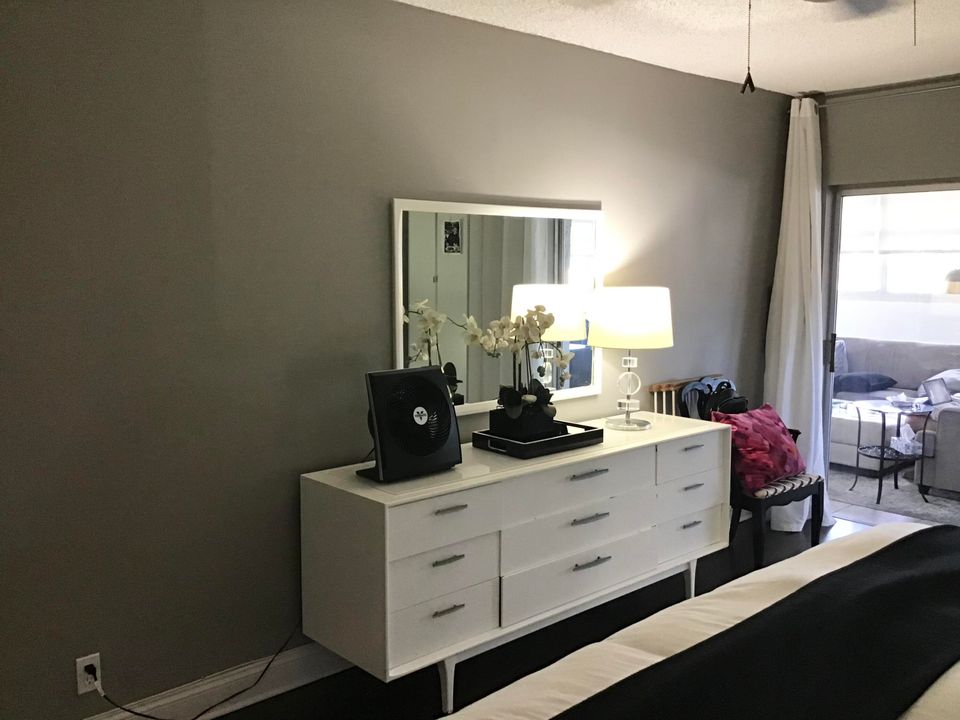 For Sale: $140,000 (1 beds, 1 baths, 1010 Square Feet)