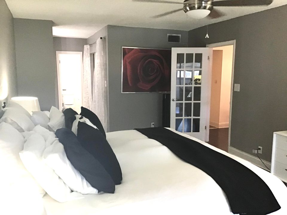 For Sale: $140,000 (1 beds, 1 baths, 1010 Square Feet)