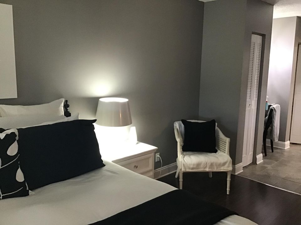 For Sale: $140,000 (1 beds, 1 baths, 1010 Square Feet)