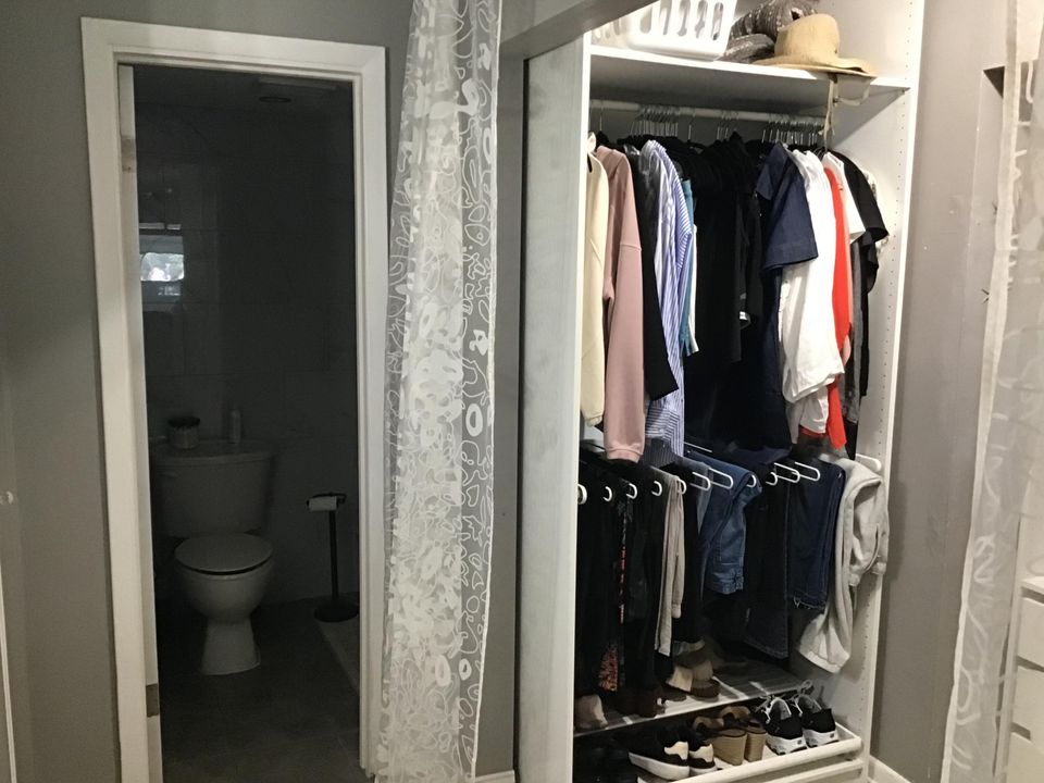 For Sale: $140,000 (1 beds, 1 baths, 1010 Square Feet)