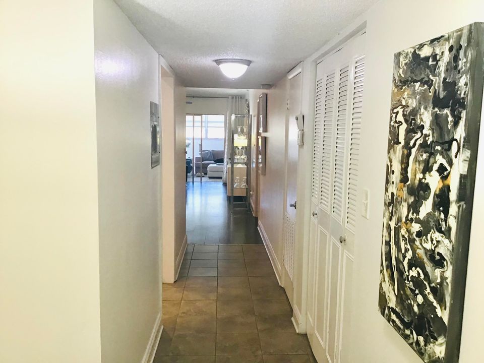 For Sale: $140,000 (1 beds, 1 baths, 1010 Square Feet)