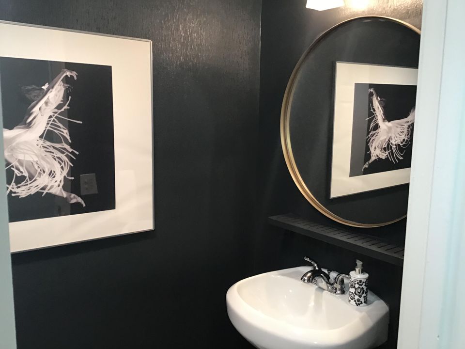 For Sale: $140,000 (1 beds, 1 baths, 1010 Square Feet)