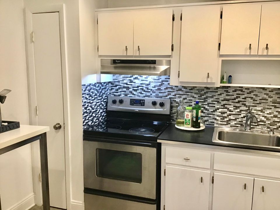 For Sale: $140,000 (1 beds, 1 baths, 1010 Square Feet)
