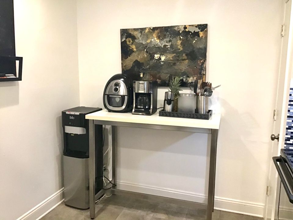 For Sale: $140,000 (1 beds, 1 baths, 1010 Square Feet)