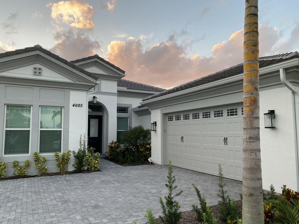 For Rent: $5,950 (5 beds, 4 baths, 3585 Square Feet)