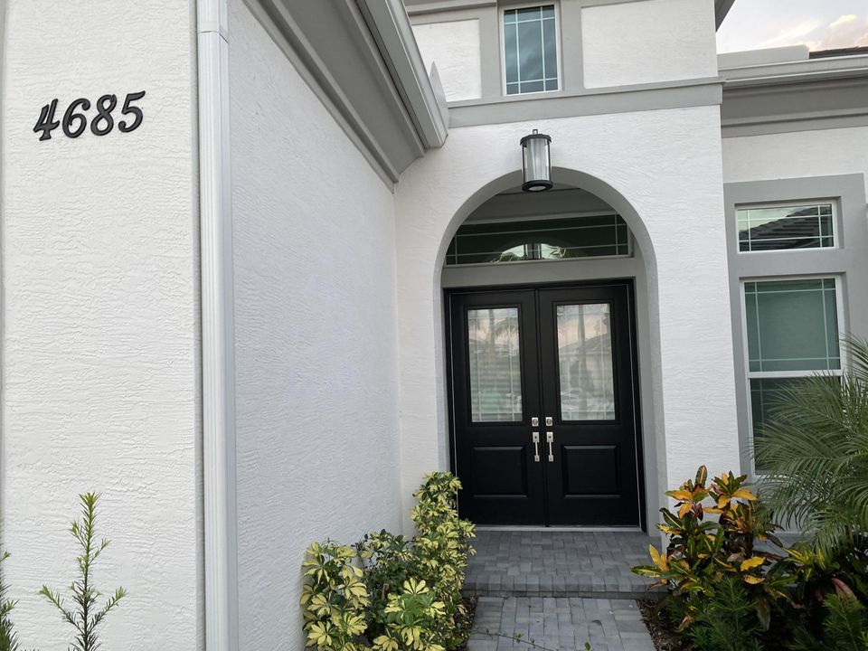 For Rent: $5,950 (5 beds, 4 baths, 3585 Square Feet)