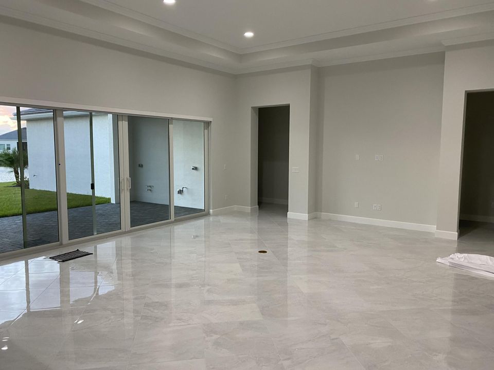 For Rent: $5,950 (5 beds, 4 baths, 3585 Square Feet)