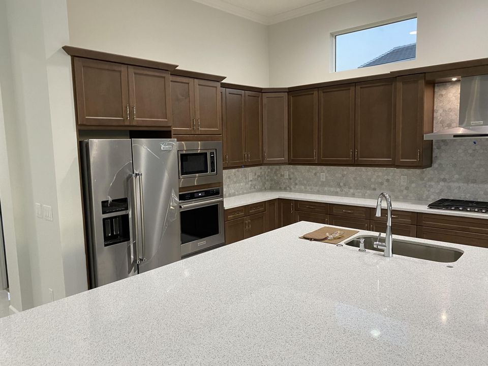 For Rent: $5,950 (5 beds, 4 baths, 3585 Square Feet)