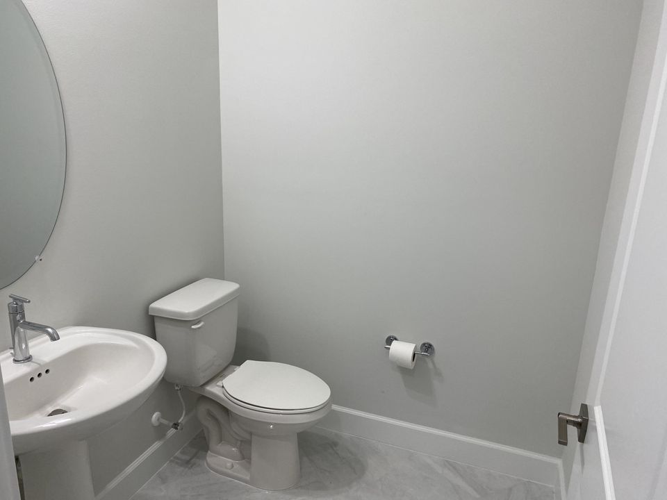 For Rent: $5,950 (5 beds, 4 baths, 3585 Square Feet)