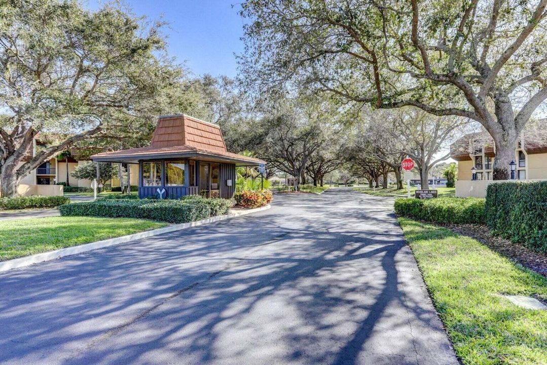 For Sale: $299,000 (2 beds, 2 baths, 1287 Square Feet)