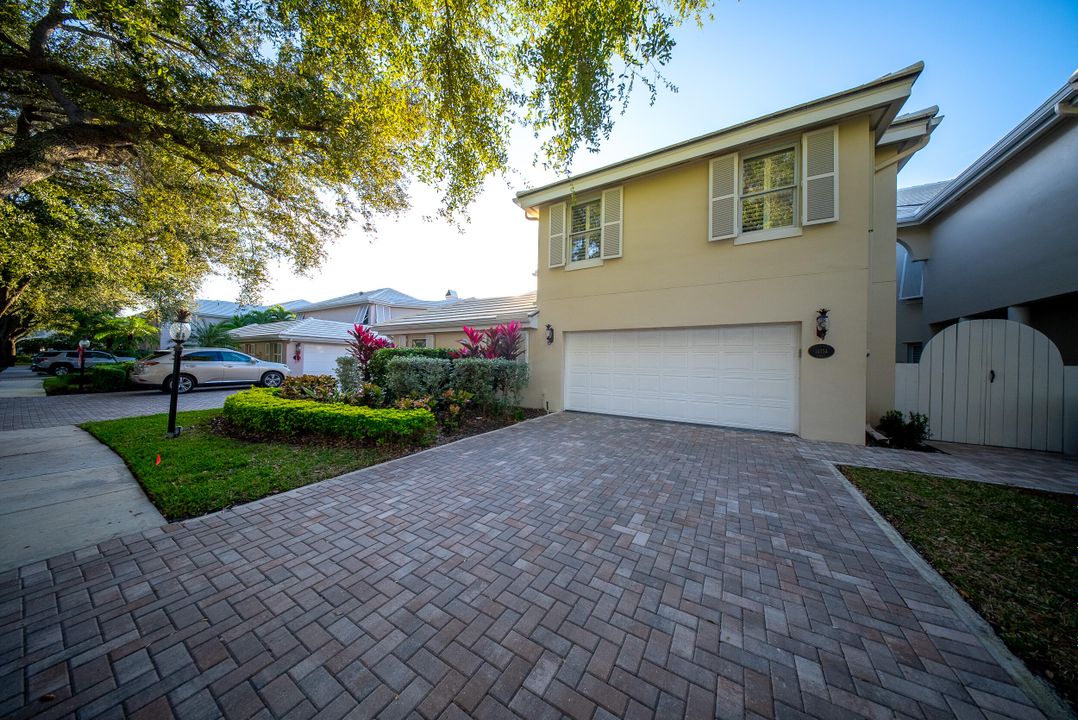 For Rent: $9,800 (4 beds, 2 baths, 2544 Square Feet)