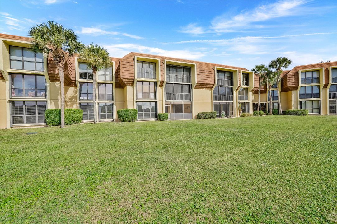 For Sale: $299,000 (2 beds, 2 baths, 1287 Square Feet)