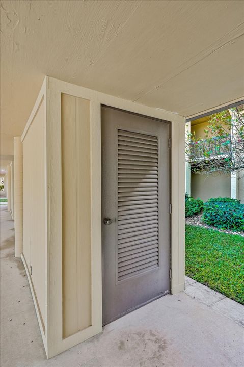 For Sale: $299,000 (2 beds, 2 baths, 1287 Square Feet)