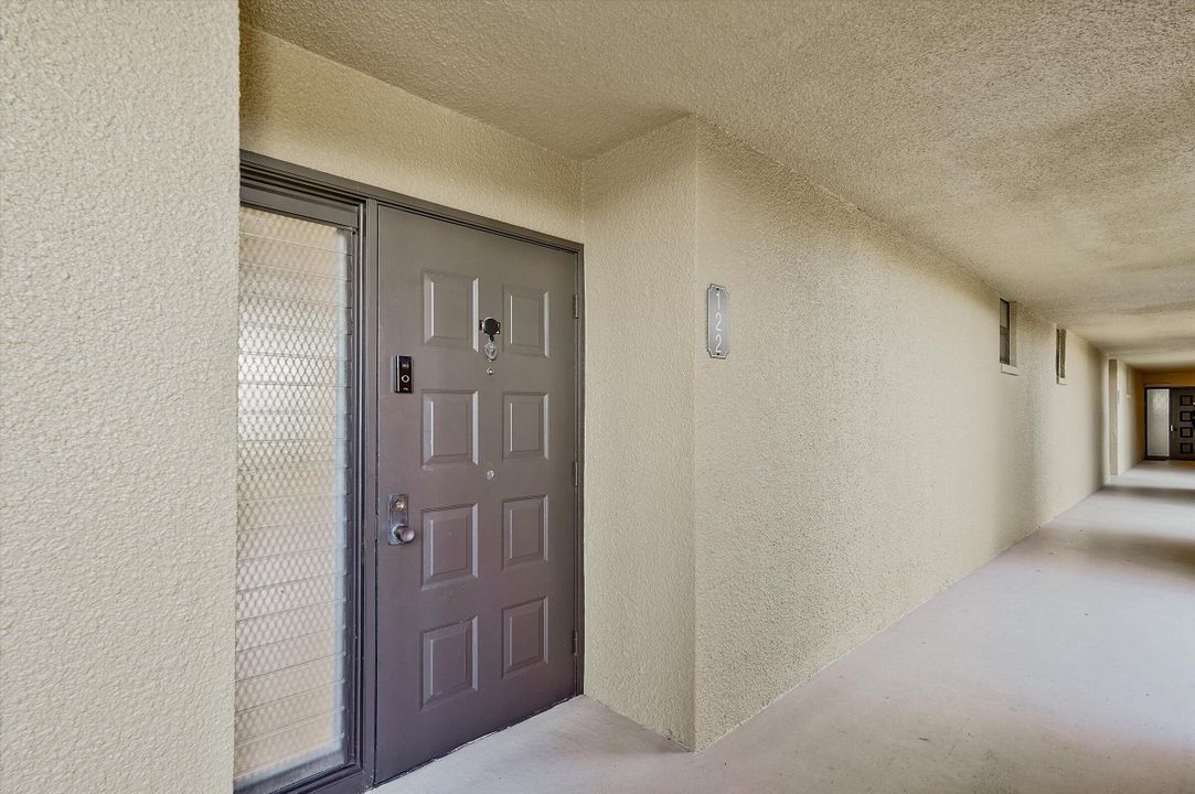 For Sale: $299,000 (2 beds, 2 baths, 1287 Square Feet)