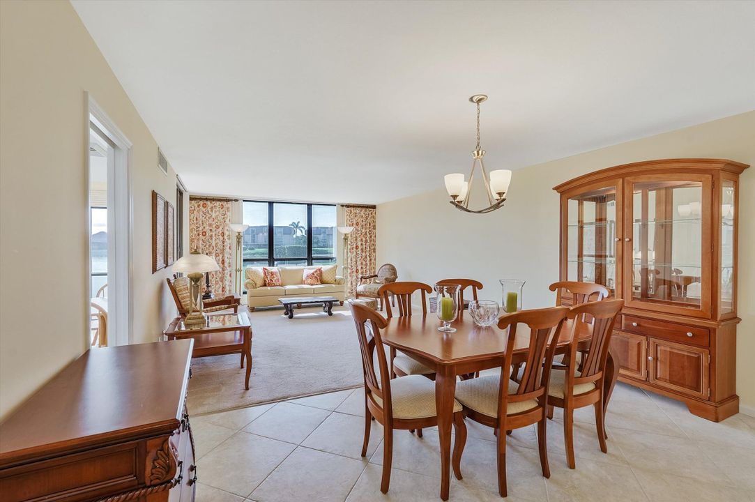 For Sale: $299,000 (2 beds, 2 baths, 1287 Square Feet)