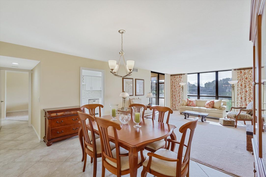 For Sale: $299,000 (2 beds, 2 baths, 1287 Square Feet)