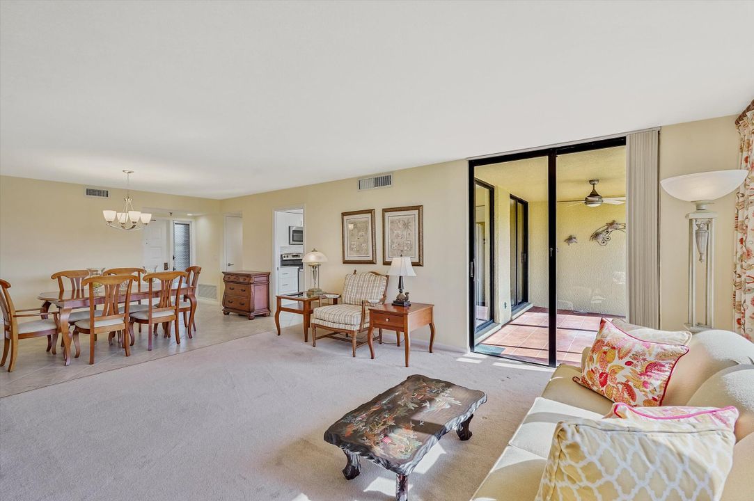 For Sale: $299,000 (2 beds, 2 baths, 1287 Square Feet)