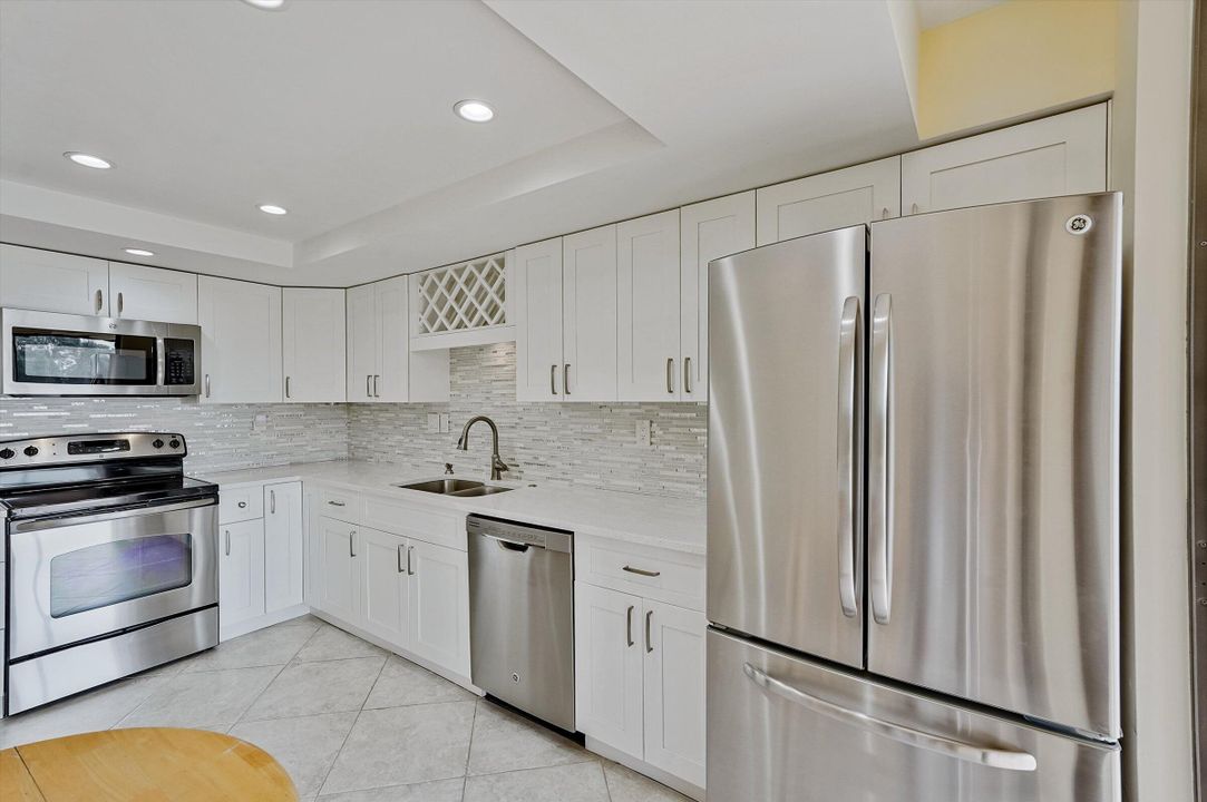 For Sale: $299,000 (2 beds, 2 baths, 1287 Square Feet)