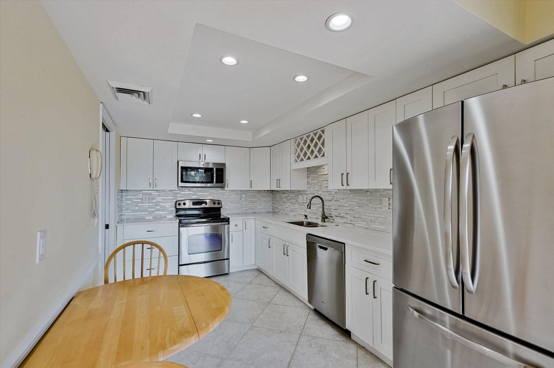 For Sale: $299,000 (2 beds, 2 baths, 1287 Square Feet)