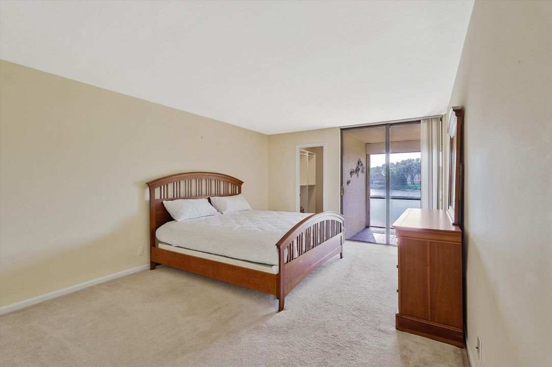 For Sale: $299,000 (2 beds, 2 baths, 1287 Square Feet)