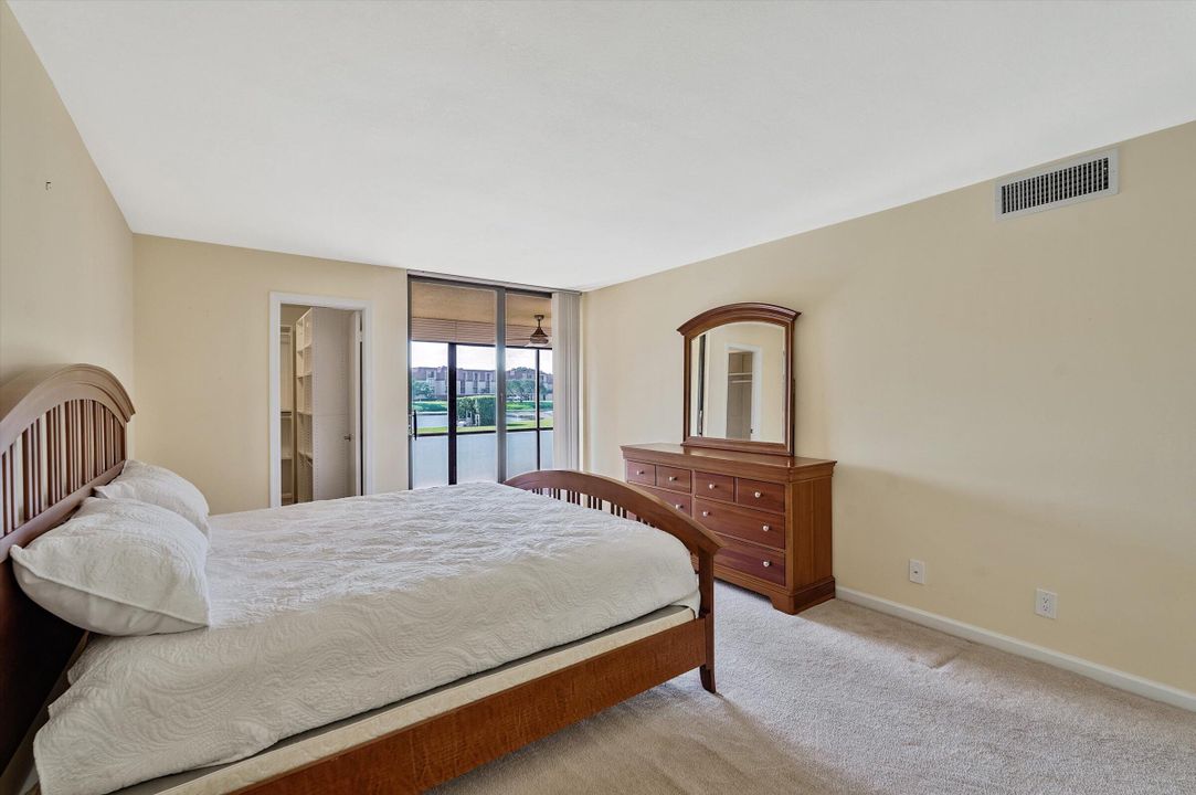 For Sale: $299,000 (2 beds, 2 baths, 1287 Square Feet)