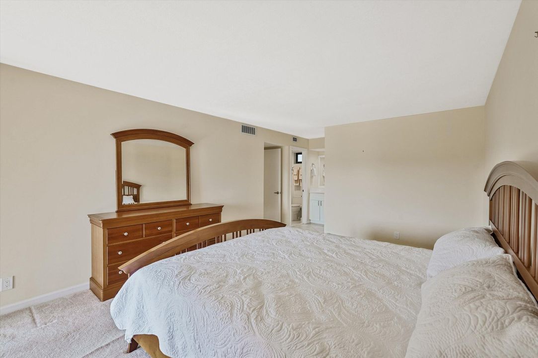 For Sale: $299,000 (2 beds, 2 baths, 1287 Square Feet)