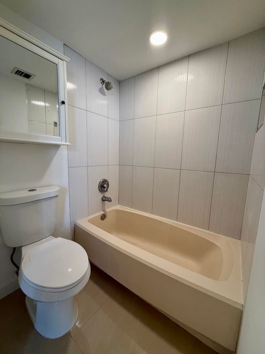 В аренду: $1,950 (1 спален, 1 ванн, 792 Квадратных фут)