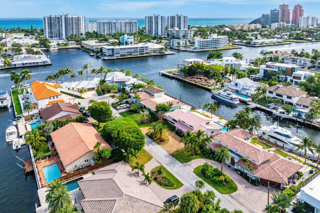 На продажу: $3,200,000 (4 спален, 3 ванн, 2910 Квадратных фут)