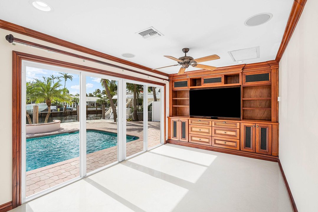 На продажу: $3,200,000 (4 спален, 3 ванн, 2910 Квадратных фут)