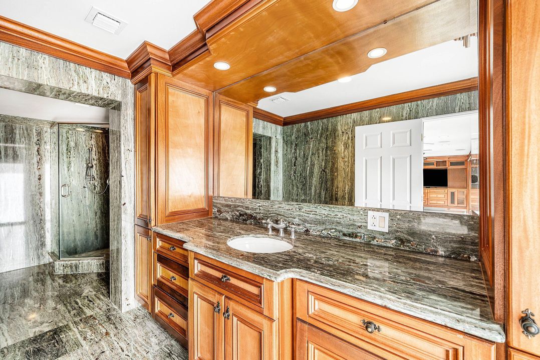 На продажу: $3,200,000 (4 спален, 3 ванн, 2910 Квадратных фут)