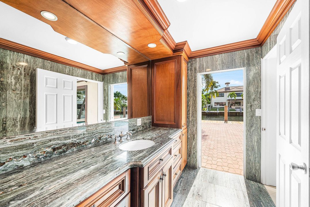 На продажу: $3,200,000 (4 спален, 3 ванн, 2910 Квадратных фут)