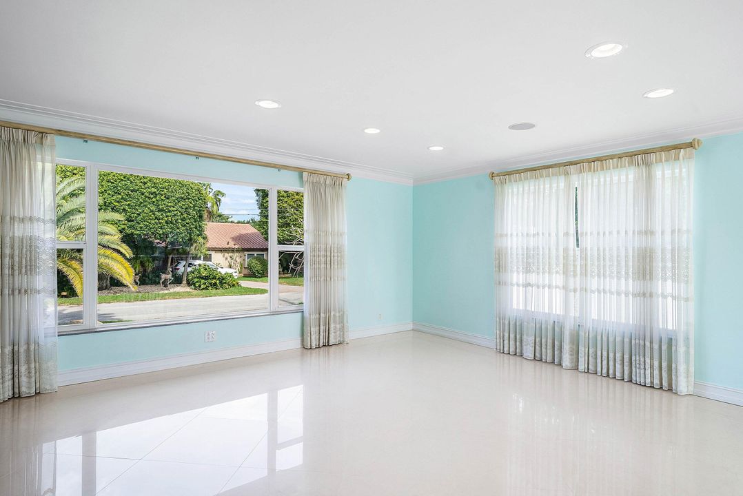 На продажу: $3,200,000 (4 спален, 3 ванн, 2910 Квадратных фут)