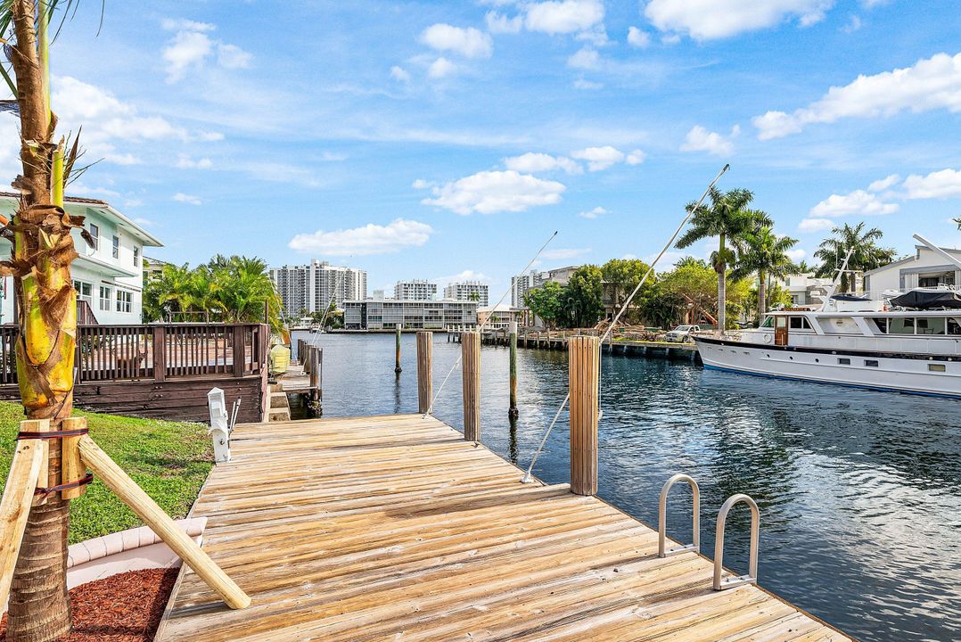 На продажу: $3,200,000 (4 спален, 3 ванн, 2910 Квадратных фут)