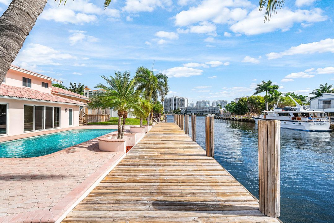 На продажу: $3,200,000 (4 спален, 3 ванн, 2910 Квадратных фут)