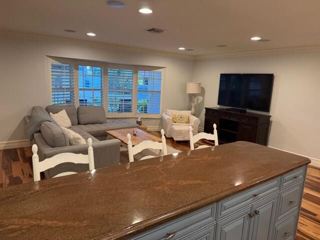 For Sale: $1,999,950 (3 beds, 3 baths, 2080 Square Feet)