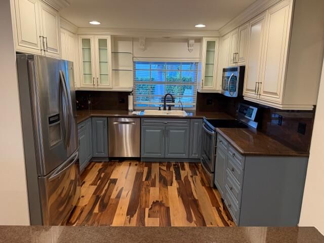 For Sale: $1,999,950 (3 beds, 3 baths, 2080 Square Feet)