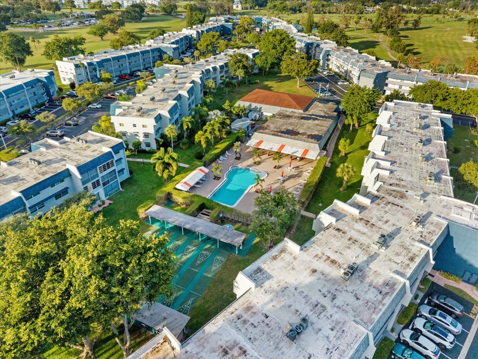 На продажу: $175,000 (2 спален, 2 ванн, 930 Квадратных фут)