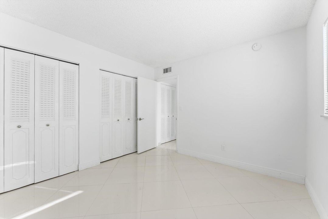 На продажу: $175,000 (2 спален, 2 ванн, 930 Квадратных фут)