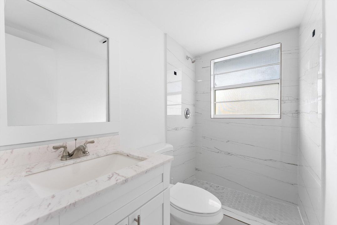 На продажу: $175,000 (2 спален, 2 ванн, 930 Квадратных фут)