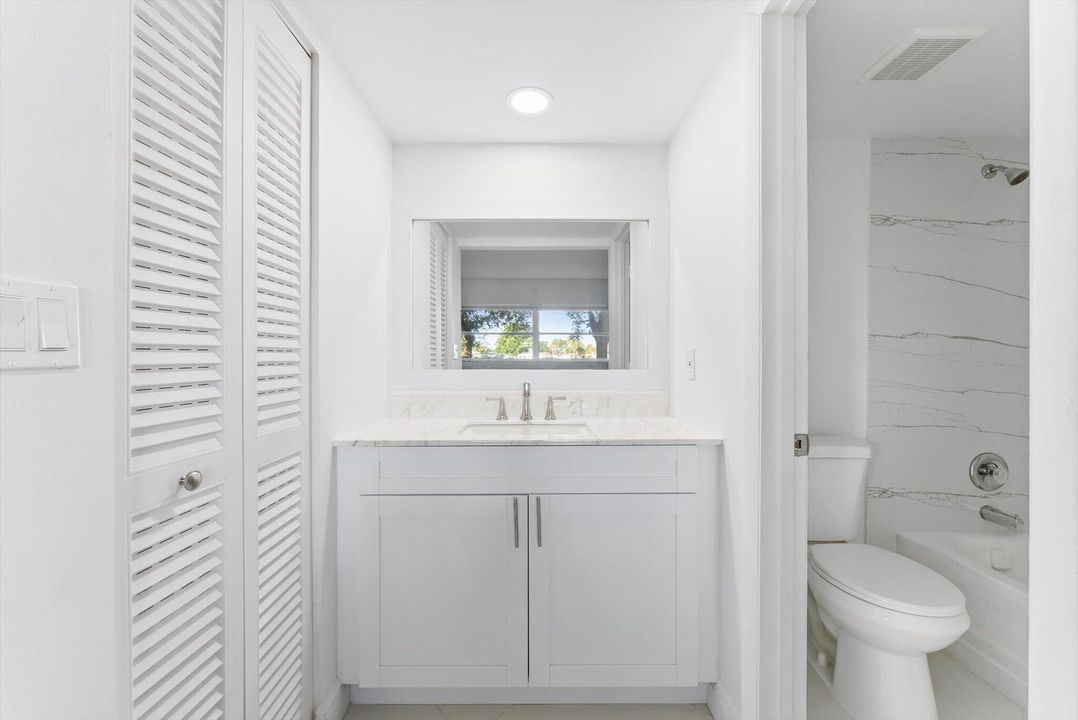 На продажу: $175,000 (2 спален, 2 ванн, 930 Квадратных фут)