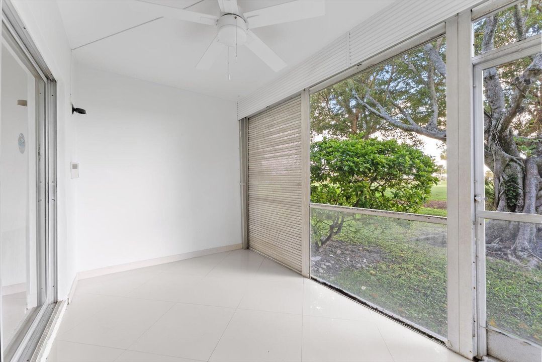 На продажу: $175,000 (2 спален, 2 ванн, 930 Квадратных фут)