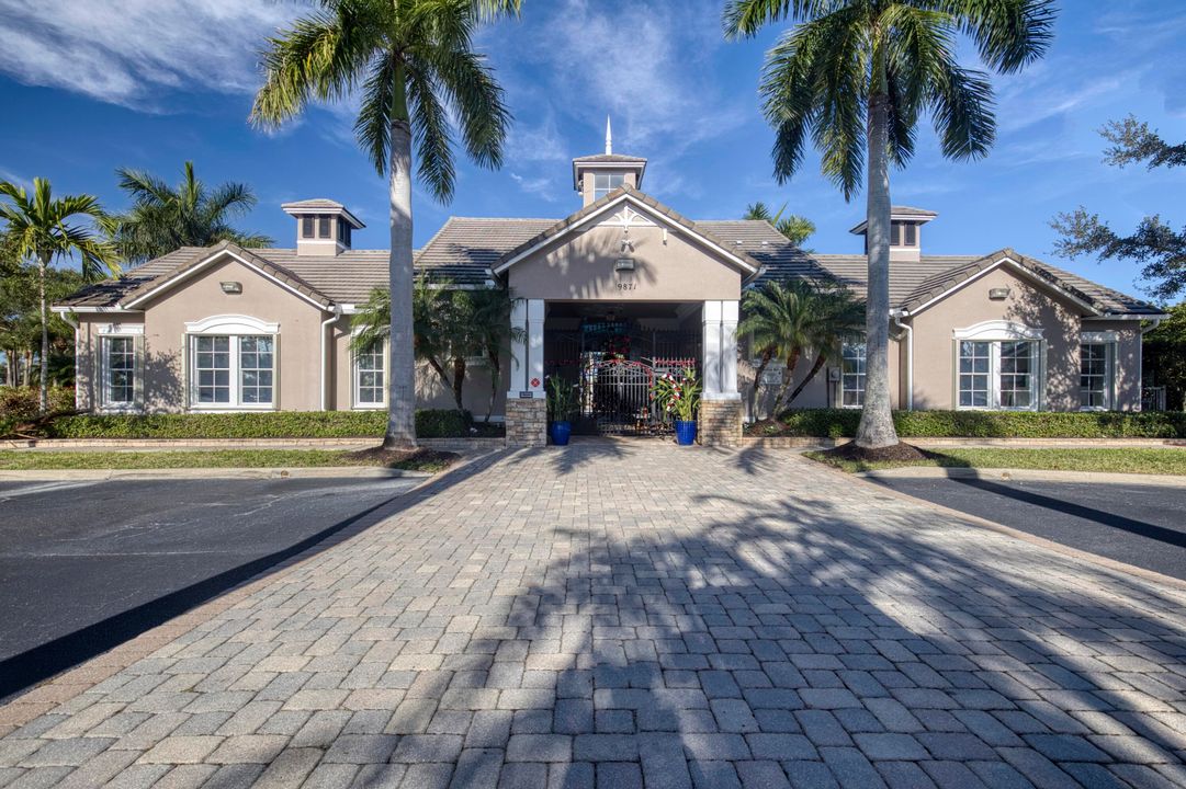 Activo con contrato: $407,770 (4 camas, 2 baños, 1741 Pies cuadrados)