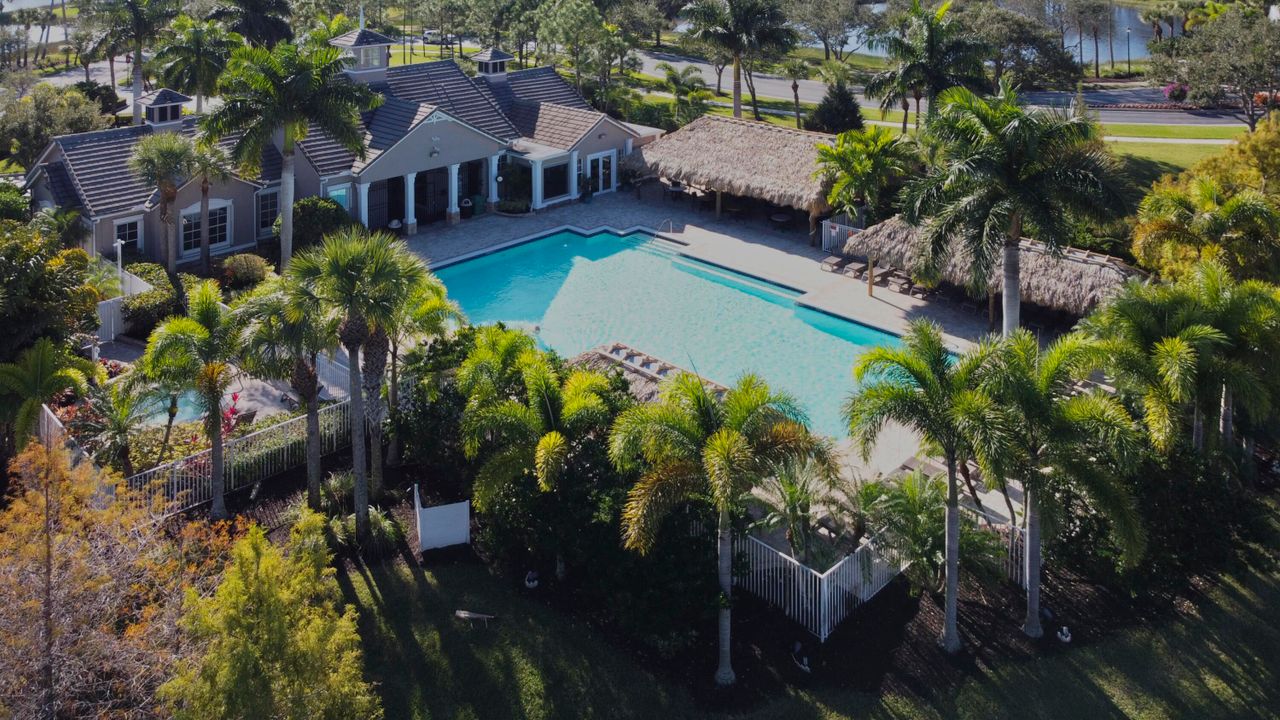 Activo con contrato: $407,770 (4 camas, 2 baños, 1741 Pies cuadrados)