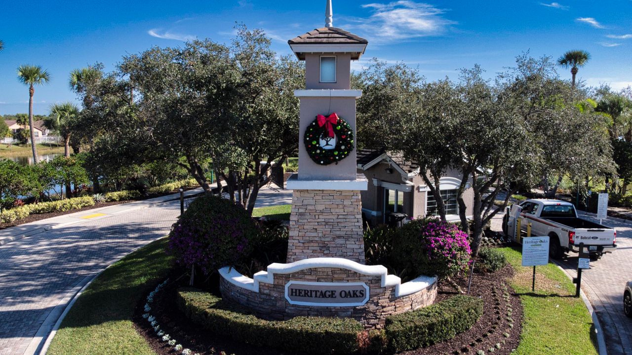 Activo con contrato: $407,770 (4 camas, 2 baños, 1741 Pies cuadrados)